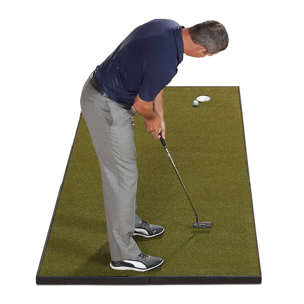 fiberbuilt-putting-golf-mat-golfer