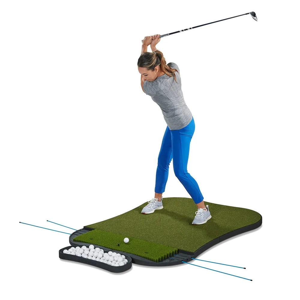 fiberbuilt-grass-hourglass-golf-mat-golfer